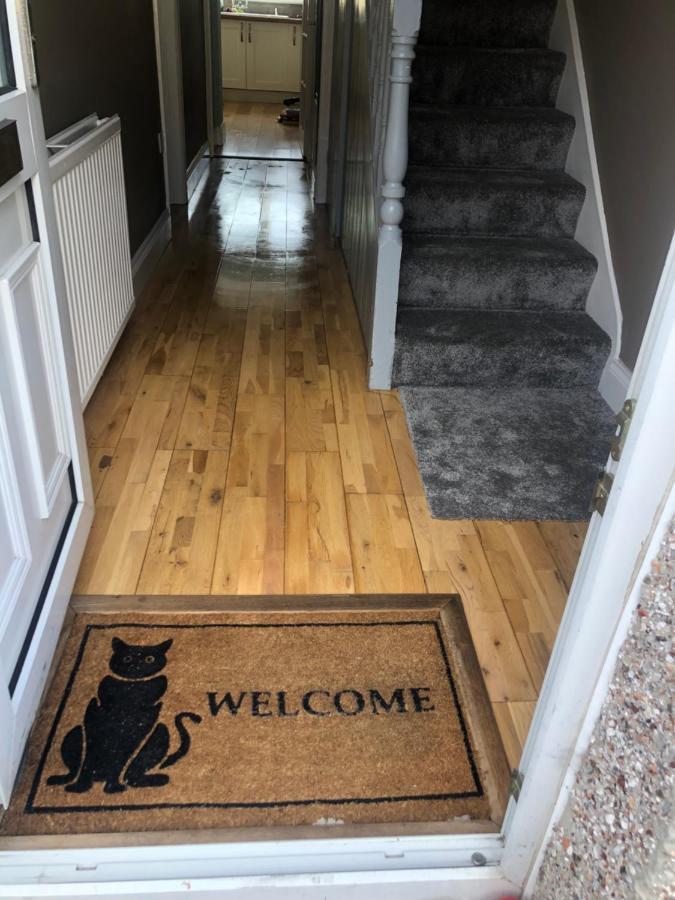 Edinburgh Street Home - Beautiful House With Free Parking And Wifi, Equipped With Comfy Furnitures Суиндън Екстериор снимка